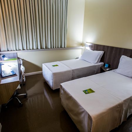 Slim Cuiaba Aeroporto Hotell Exteriör bild