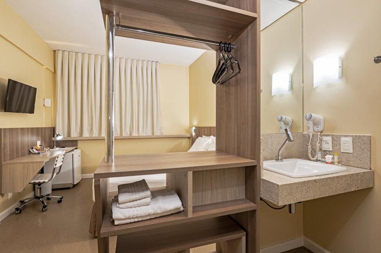 Slim Cuiaba Aeroporto Hotell Exteriör bild